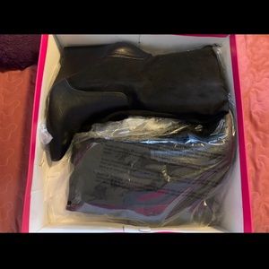 Hunter Refined Slim Fit Gloss Mid Heel B